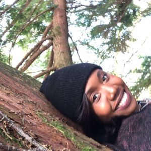 Meet your Posher, Davia